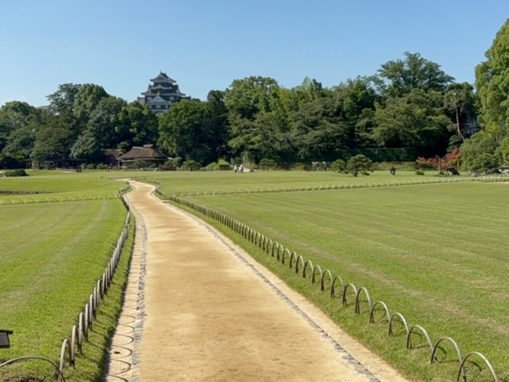 岡山後楽園から見える岡山城