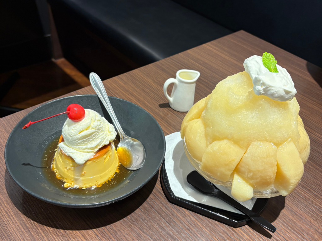 烏城珈琲店の昭和プリンと桃のかき氷
