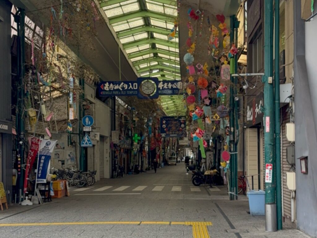 尾道の商店街を歩いて千光寺山ロープーウェイへ向かう道