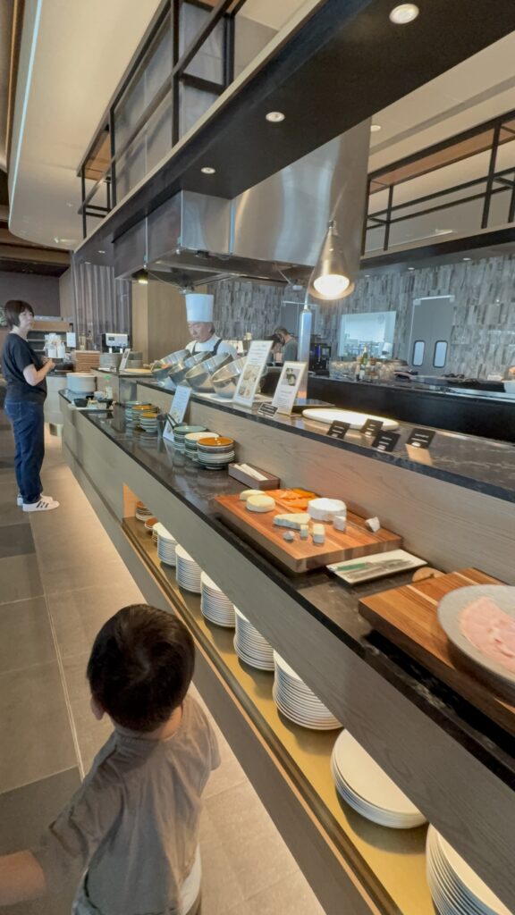 ホテルグランヴィア広島サウスゲート朝食会場UmiShima Diningのビュッフェ