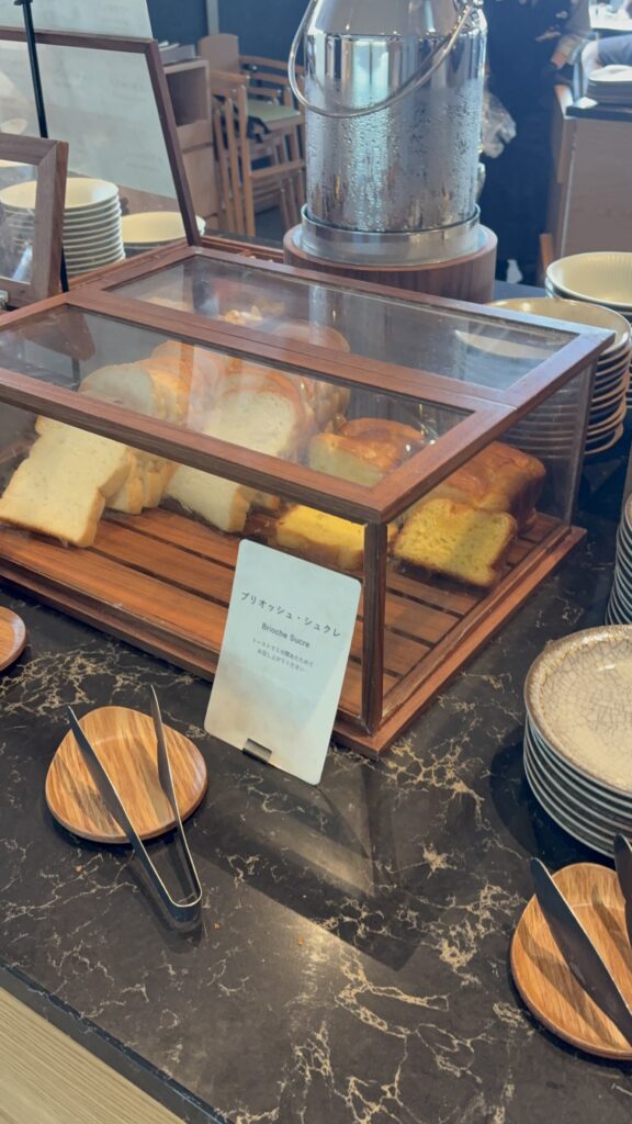 ホテルグランヴィア広島サウスゲート朝食のブリオッシュとパン