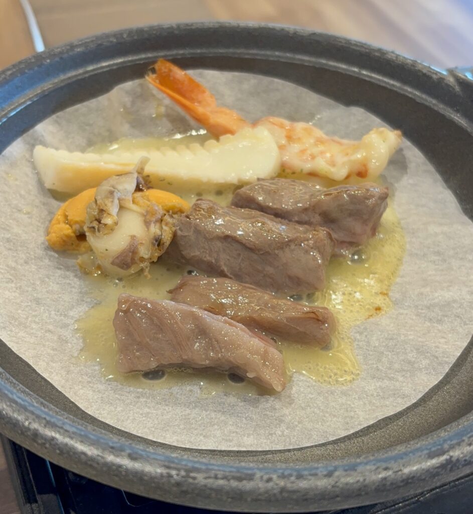 グランヴィリオホテル宮島和蔵の夕食のお肉と海鮮